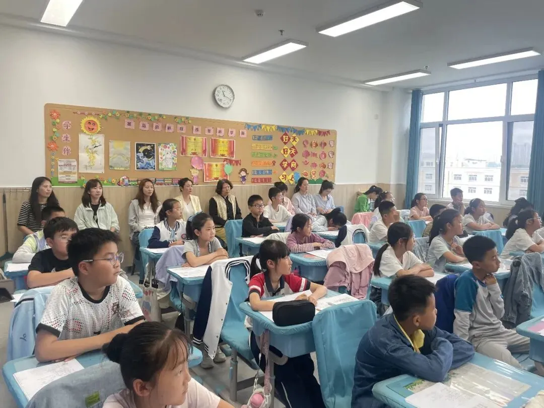 研磨课堂提素养,讲评试卷促精进——李沧区英语教研员姜伟娜老师莅临我校开展示范课教研活动-第28张图片-四季读书网
