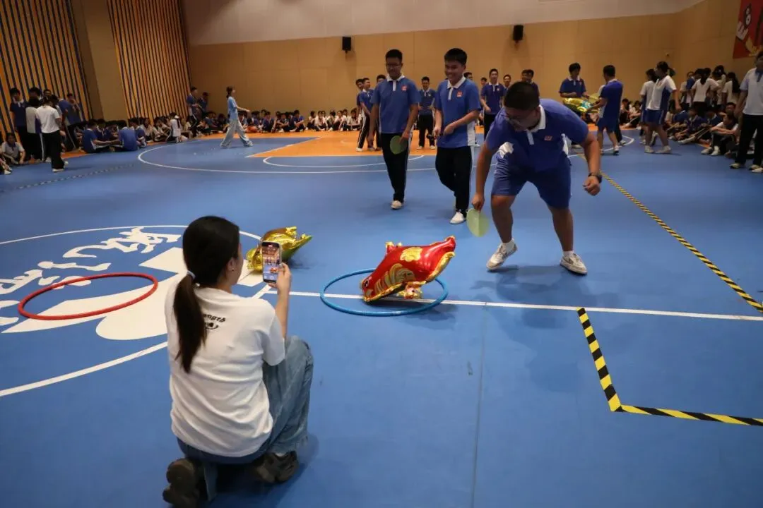 轻松运动聚力,欢趣逐梦中考——航瑞中学初三年级趣味减压运动会回顾-第14张图片-四季读书网