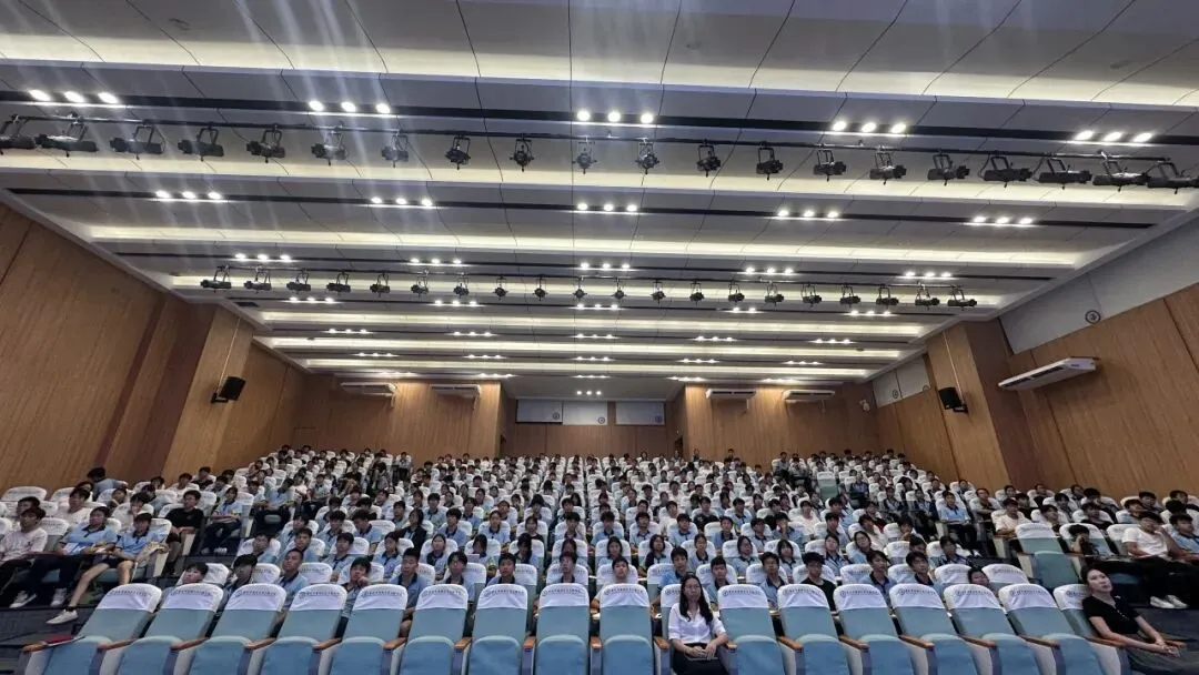 家校同心 “赢”战中考——2026 届九年级家长会-第35张图片-四季读书网
