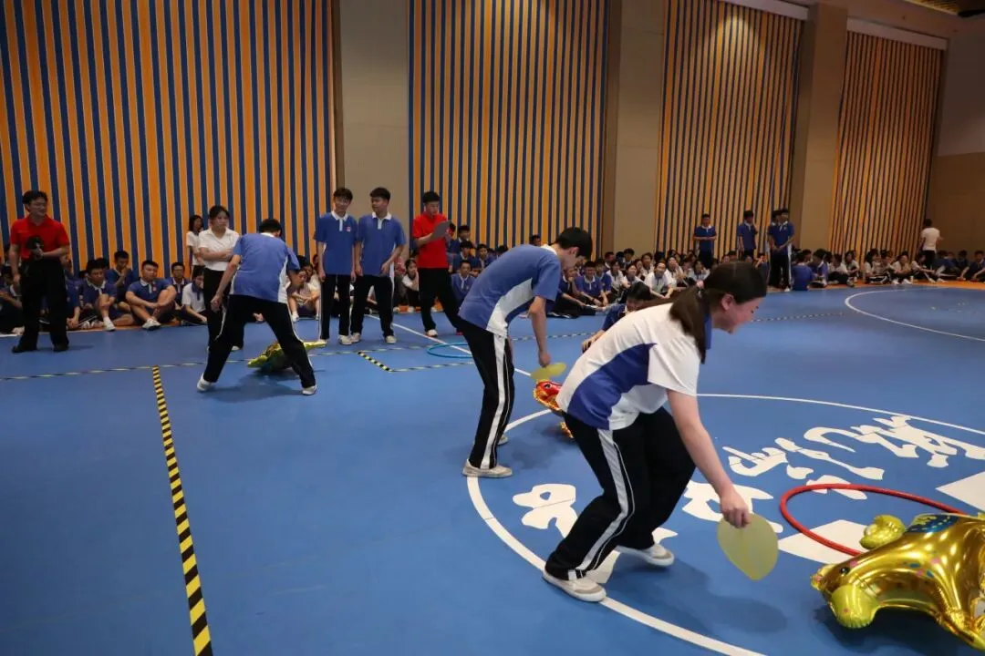轻松运动聚力,欢趣逐梦中考——航瑞中学初三年级趣味减压运动会回顾-第18张图片-四季读书网