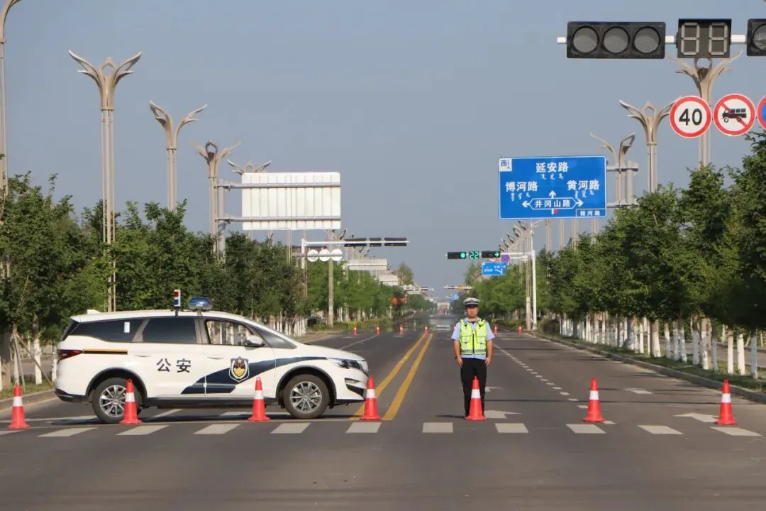 2025中考落幕,塔斯海公安交警“交卷”!-第8张图片-四季读书网