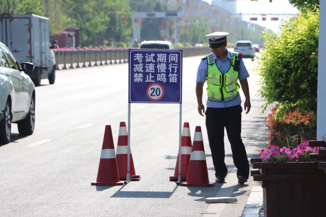 2025中考落幕,塔斯海公安交警“交卷”!-第10张图片-四季读书网