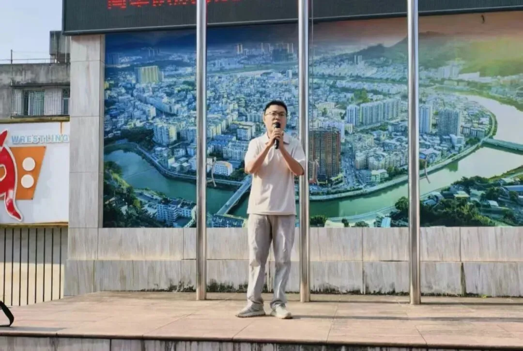 党建引领 | 秣马厉兵迎中考,乘风破浪战青春——我校举行八年级地理生物动员会-第8张图片-四季读书网