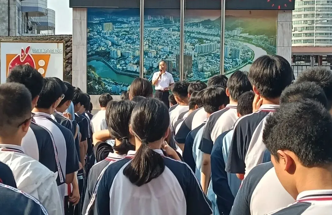 党建引领 | 秣马厉兵迎中考,乘风破浪战青春——我校举行八年级地理生物动员会-第9张图片-四季读书网
