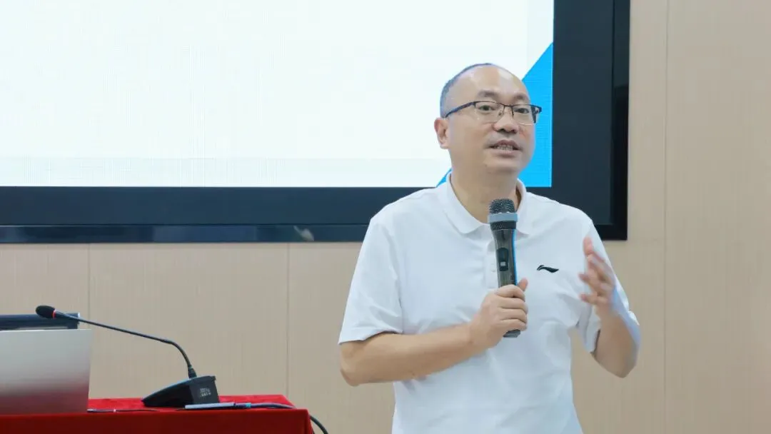 变废为宝制绿矾,AI赋能备中考 | 龙湖区初中化学学科教学研讨活动在碧华实验学校圆满举行-第1张图片-四季读书网