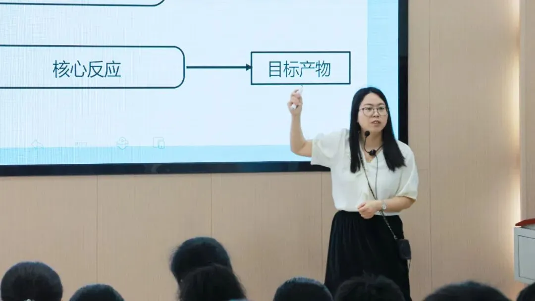 变废为宝制绿矾,AI赋能备中考 | 龙湖区初中化学学科教学研讨活动在碧华实验学校圆满举行-第4张图片-四季读书网
