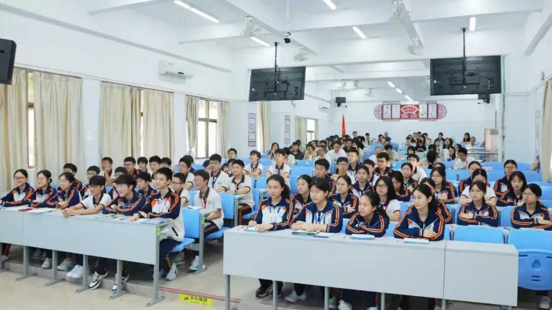 变废为宝制绿矾,AI赋能备中考 | 龙湖区初中化学学科教学研讨活动在碧华实验学校圆满举行-第6张图片-四季读书网