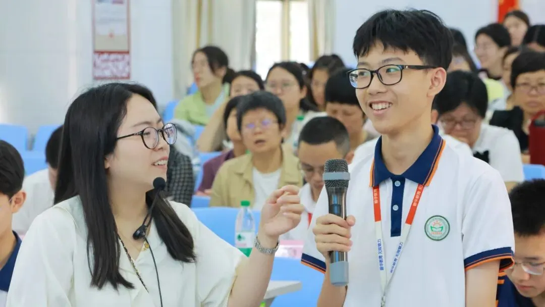 变废为宝制绿矾,AI赋能备中考 | 龙湖区初中化学学科教学研讨活动在碧华实验学校圆满举行-第8张图片-四季读书网