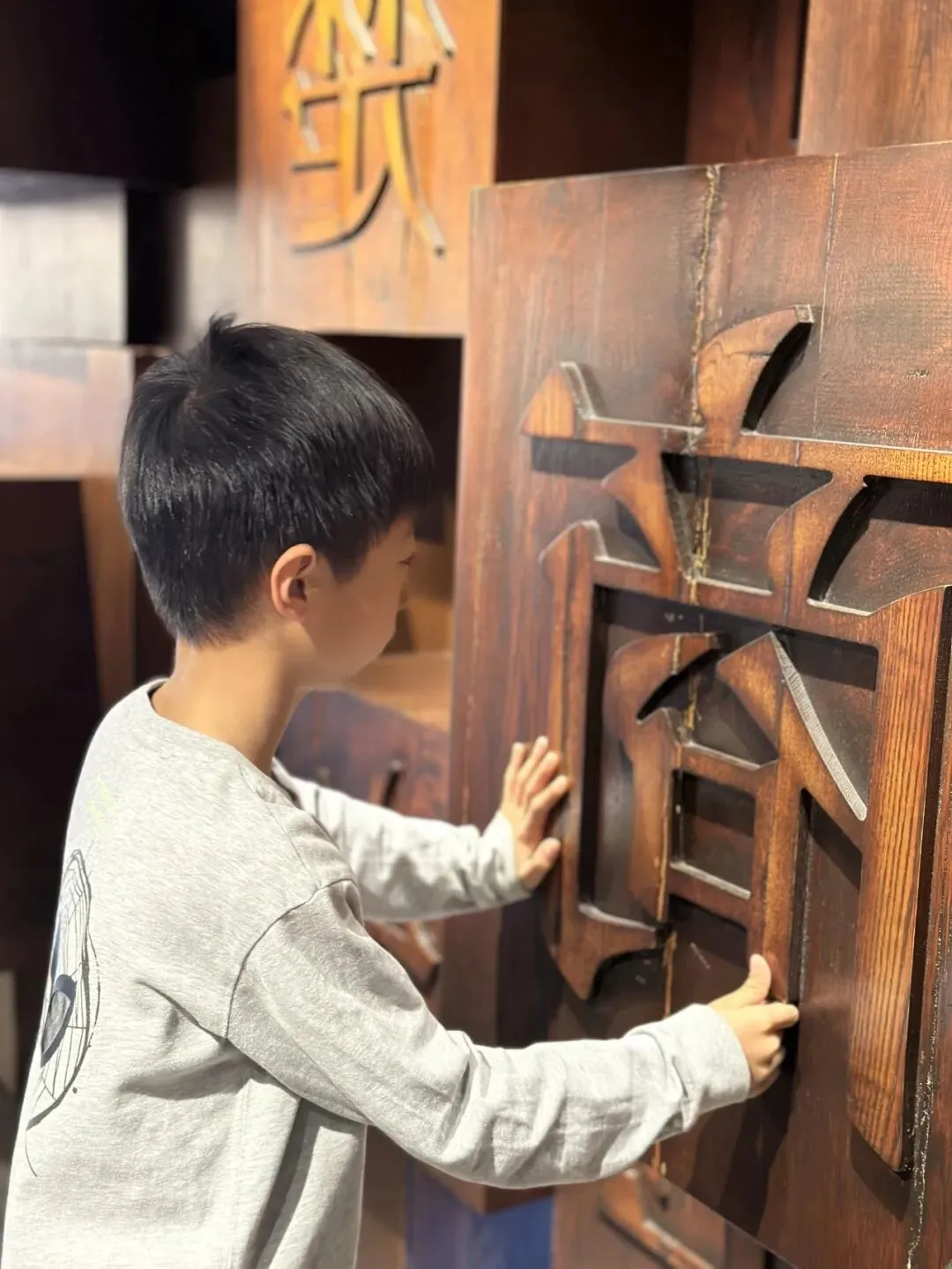 【中考假长途】夜宿书海|四大发明展览馆+古法造纸+古登堡印刷+活字印刷+仓颉造字+夜宿言几又+图书管理员职业体验+伪满皇宫+这有山-第30张图片-四季读书网