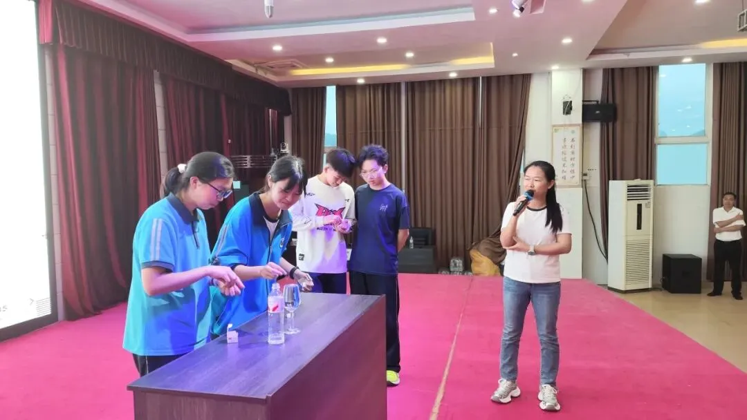减压赋能迎中考,阳光心态赴征程——紫云二中举办中考考前心理减压专题讲座-第24张图片-四季读书网
