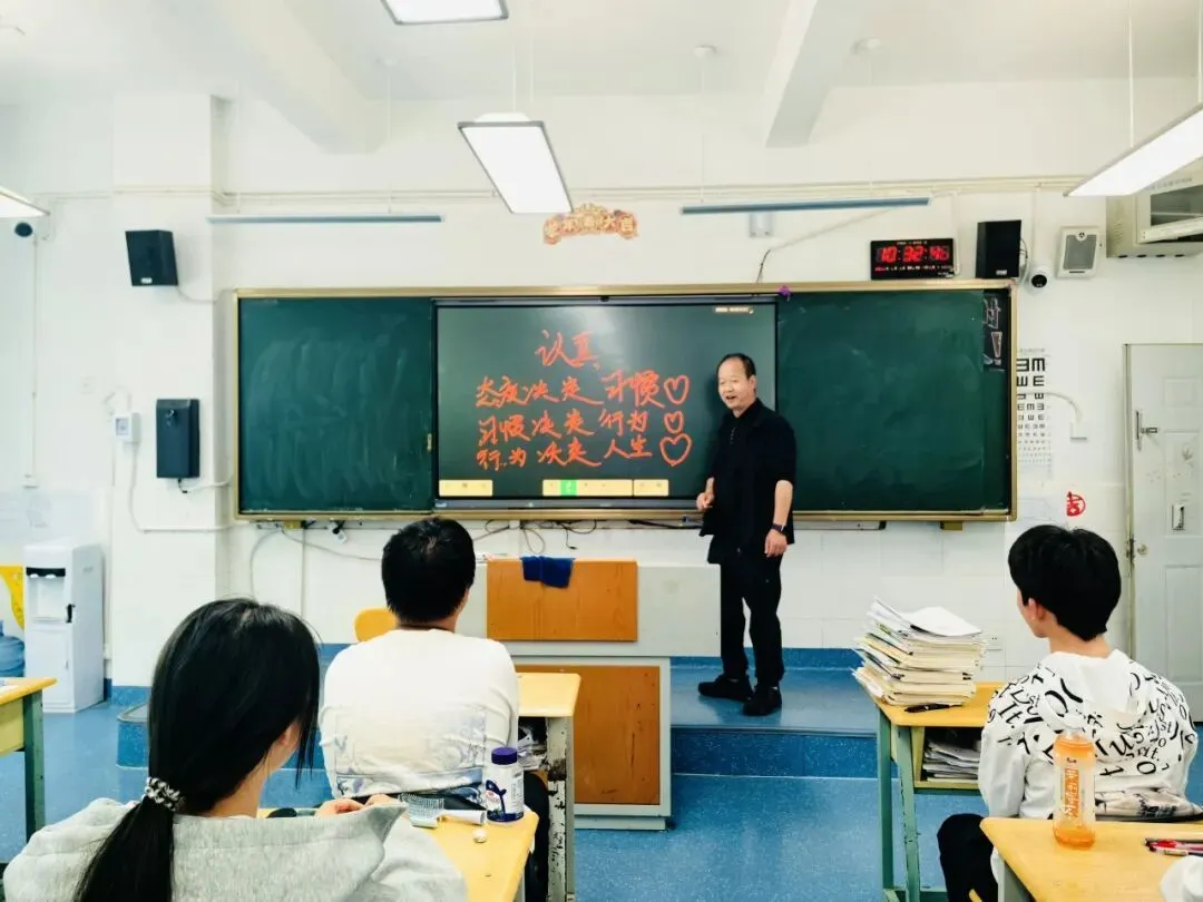 名师送教进课堂,精准赋能备中考 ——盘龙区物理教研员及学科专家莅临我校开展专项教研送教活动-第22张图片-四季读书网