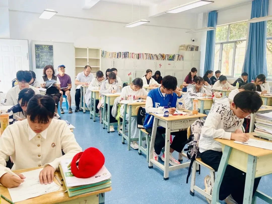 名师送教进课堂,精准赋能备中考 ——盘龙区物理教研员及学科专家莅临我校开展专项教研送教活动-第26张图片-四季读书网