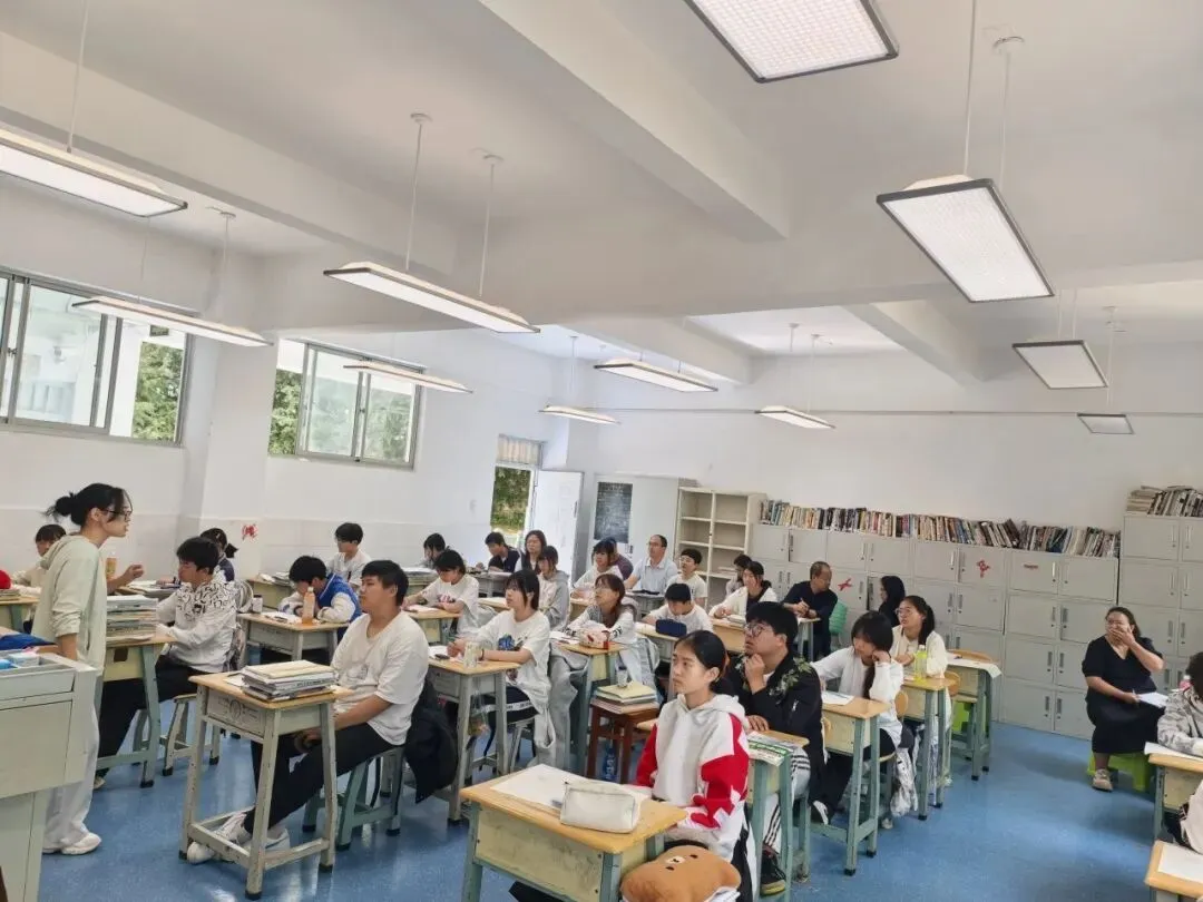 名师送教进课堂,精准赋能备中考 ——盘龙区物理教研员及学科专家莅临我校开展专项教研送教活动-第27张图片-四季读书网