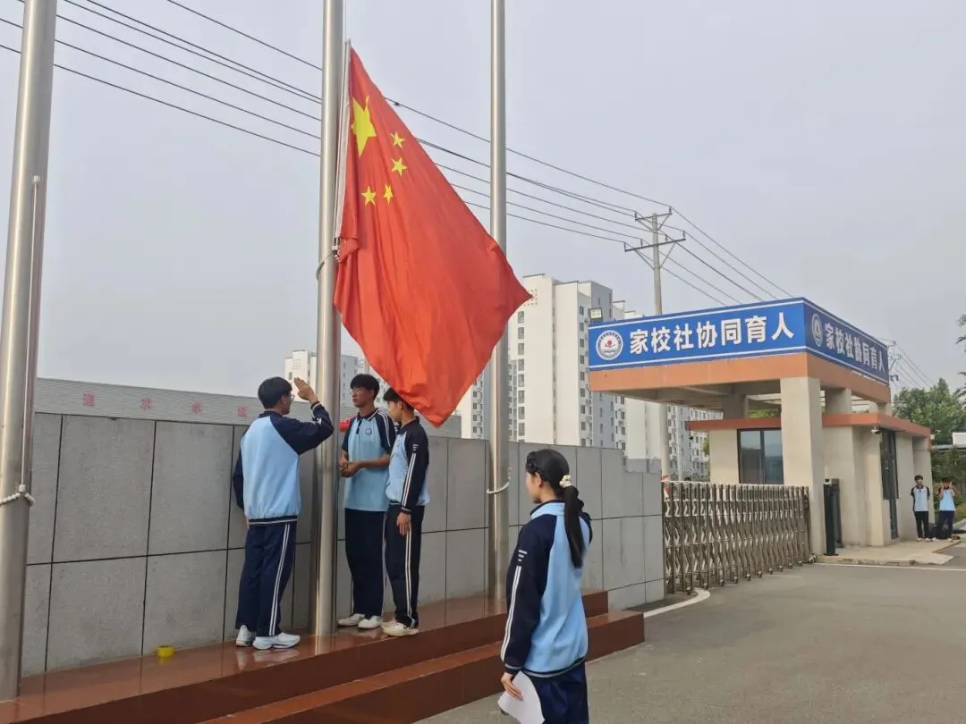 一旗一誓立宏志,一拼一博赢中考——沂南县汶河实验学校九(2)班级升旗仪式-第17张图片-四季读书网