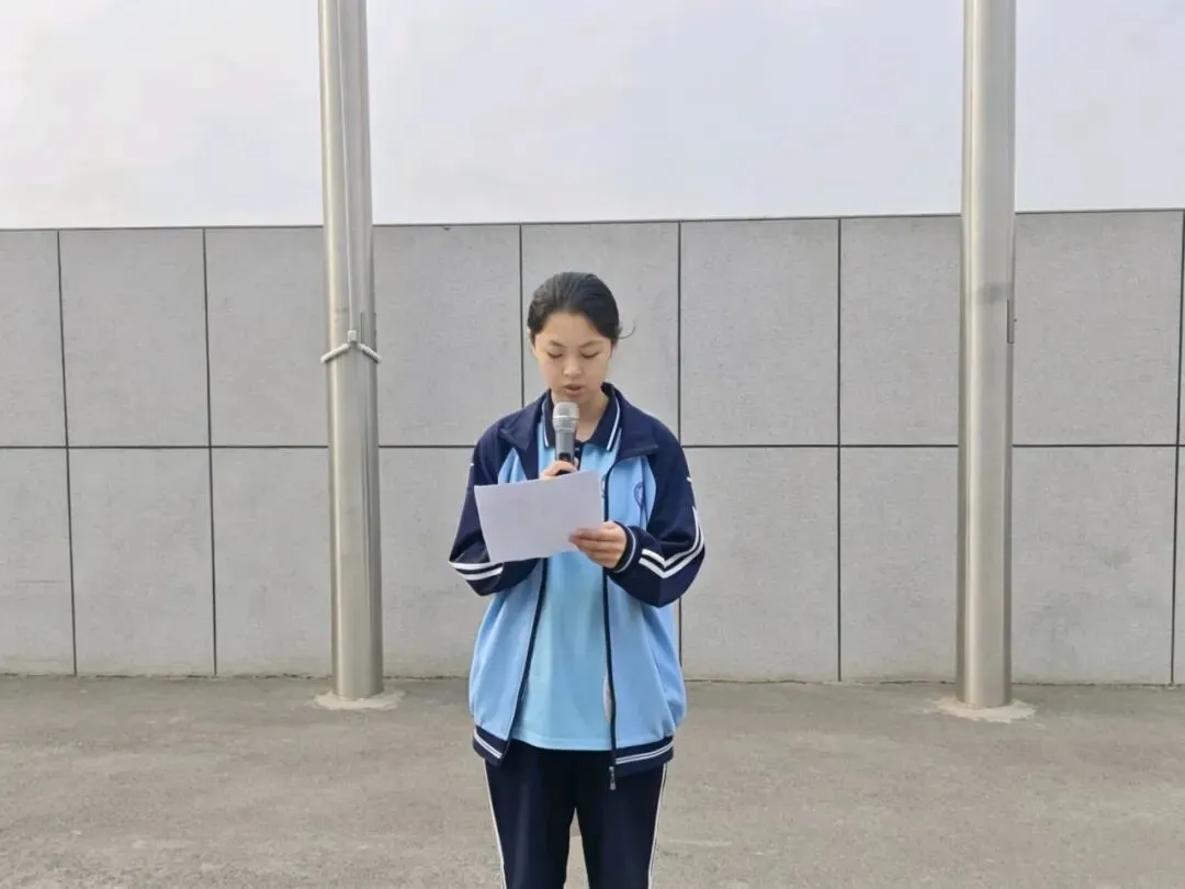 一旗一誓立宏志,一拼一博赢中考——沂南县汶河实验学校九(2)班级升旗仪式-第20张图片-四季读书网