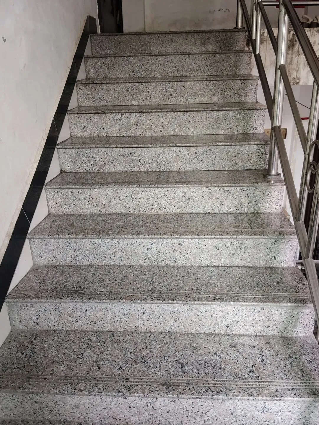 高中陪读三年,闺女模拟考还是迟到了:我像台老风扇转了三年,才明白父母的爱,只是一场笨拙的陪跑-第5张图片-四季读书网