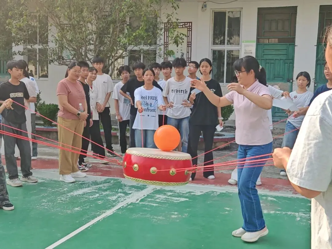 轻装上阵,笑迎中考——钟山县同古镇中学开展九年级考前心理健康减压活动-第24张图片-四季读书网