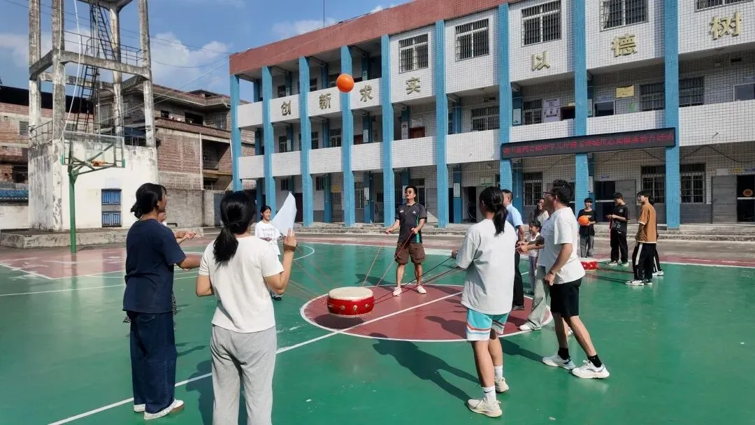 轻装上阵,笑迎中考——钟山县同古镇中学开展九年级考前心理健康减压活动-第25张图片-四季读书网