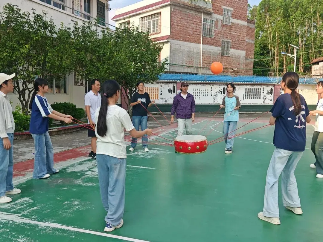 轻装上阵,笑迎中考——钟山县同古镇中学开展九年级考前心理健康减压活动-第27张图片-四季读书网