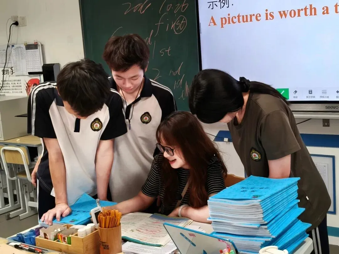 家长速看!定安这所高中,中考700分以上每学期才2700 元-第9张图片-四季读书网