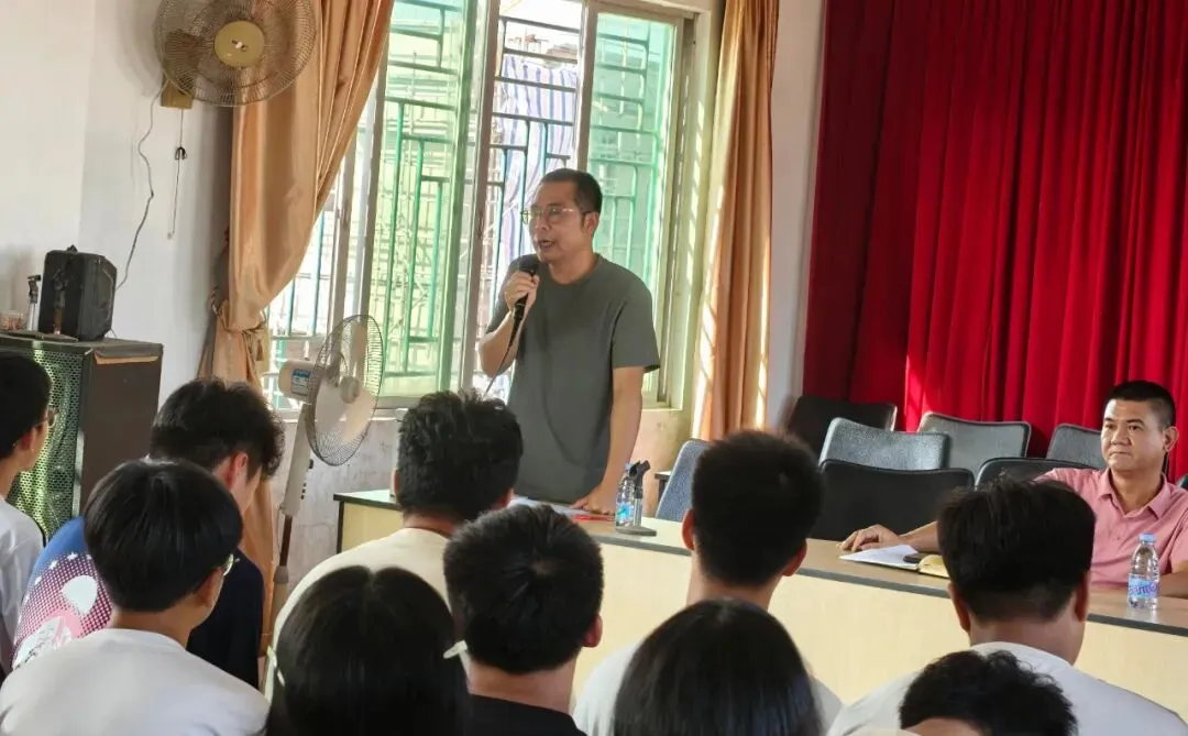 聚焦中考志愿  共筑美好未来——2026年陆丰市上英中学中考志愿填报咨询会圆满举行-第18张图片-四季读书网