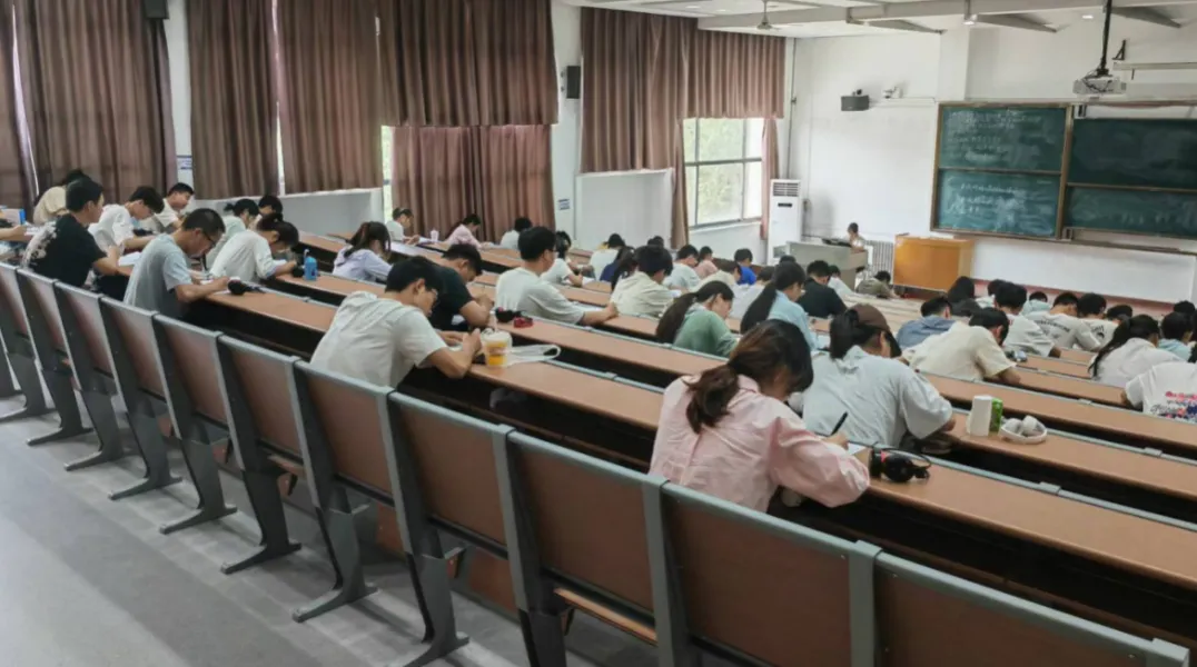 “四六级模拟考,你的过关秘密武器” ——河南大学英语四六级模拟考试-第7张图片-四季读书网
