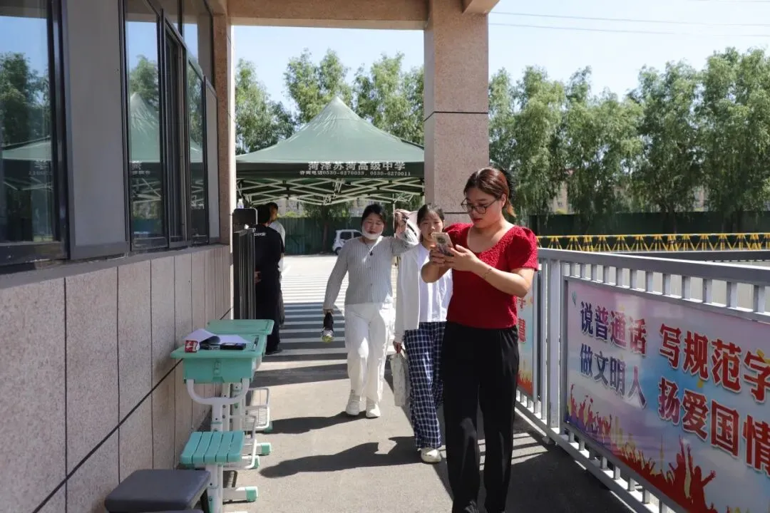 聚焦中考备考,赋能莘莘学子——菏泽日报新媒体中心主办的中考公益讲座首场报告会在苏菏高级中学顺利举行-第4张图片-四季读书网