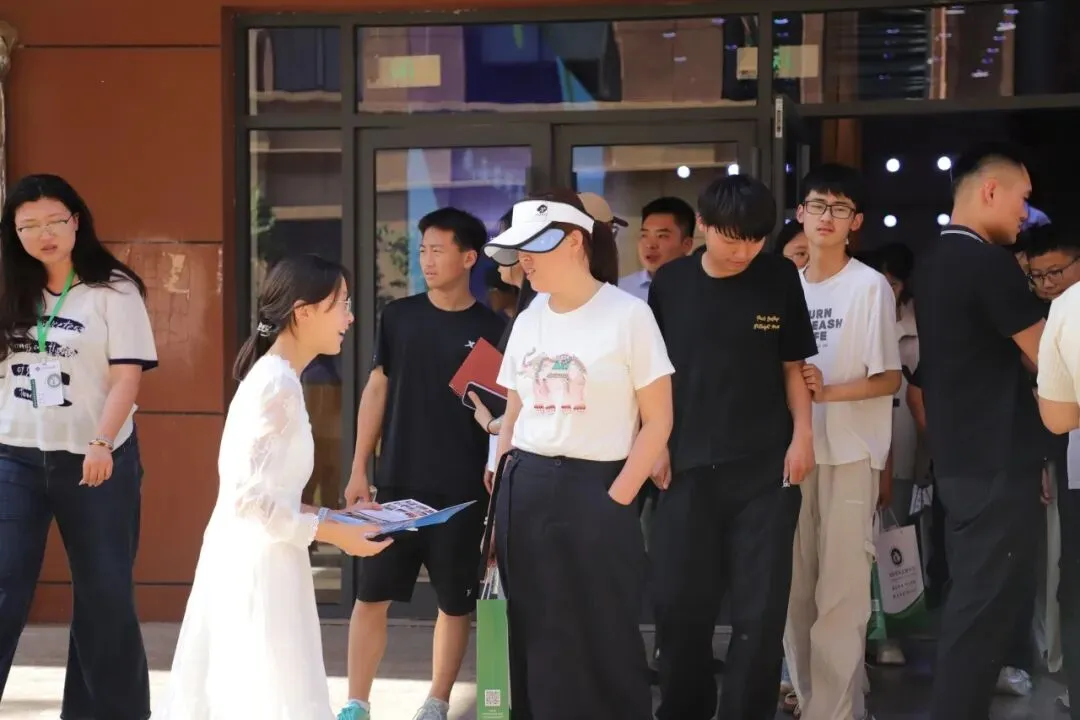 聚焦中考备考,赋能莘莘学子——菏泽日报新媒体中心主办的中考公益讲座首场报告会在苏菏高级中学顺利举行-第5张图片-四季读书网