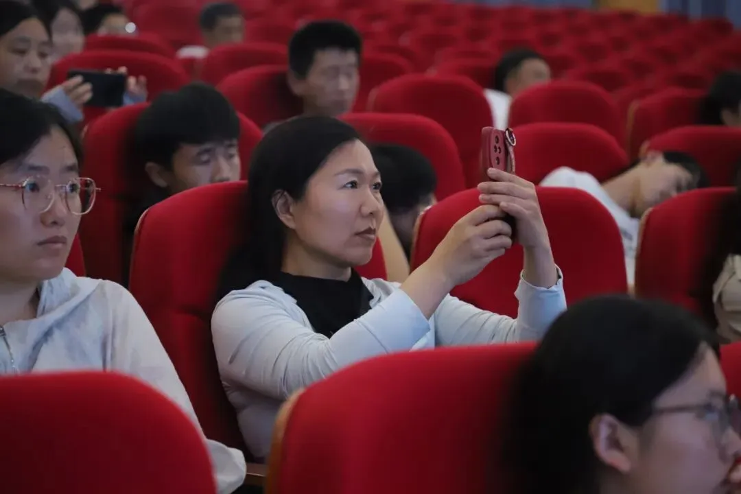 聚焦中考备考,赋能莘莘学子——菏泽日报新媒体中心主办的中考公益讲座首场报告会在苏菏高级中学顺利举行-第13张图片-四季读书网