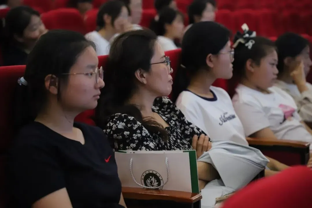 聚焦中考备考,赋能莘莘学子——菏泽日报新媒体中心主办的中考公益讲座首场报告会在苏菏高级中学顺利举行-第15张图片-四季读书网