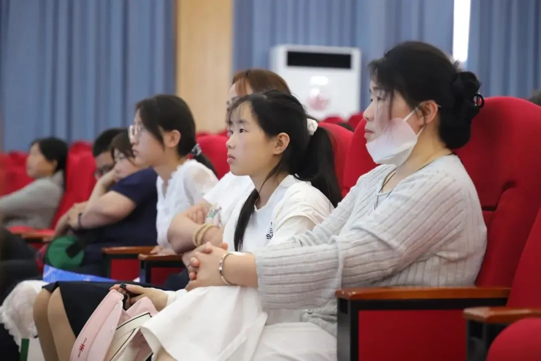 聚焦中考备考,赋能莘莘学子——菏泽日报新媒体中心主办的中考公益讲座首场报告会在苏菏高级中学顺利举行-第16张图片-四季读书网