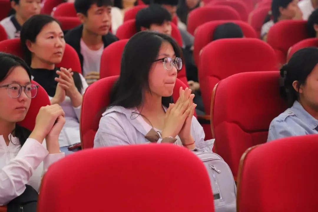 聚焦中考备考,赋能莘莘学子——菏泽日报新媒体中心主办的中考公益讲座首场报告会在苏菏高级中学顺利举行-第18张图片-四季读书网
