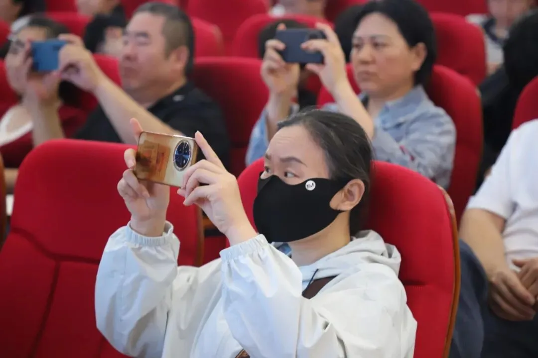 聚焦中考备考,赋能莘莘学子——菏泽日报新媒体中心主办的中考公益讲座首场报告会在苏菏高级中学顺利举行-第19张图片-四季读书网