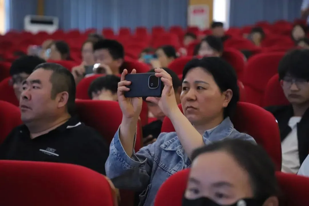 聚焦中考备考,赋能莘莘学子——菏泽日报新媒体中心主办的中考公益讲座首场报告会在苏菏高级中学顺利举行-第21张图片-四季读书网