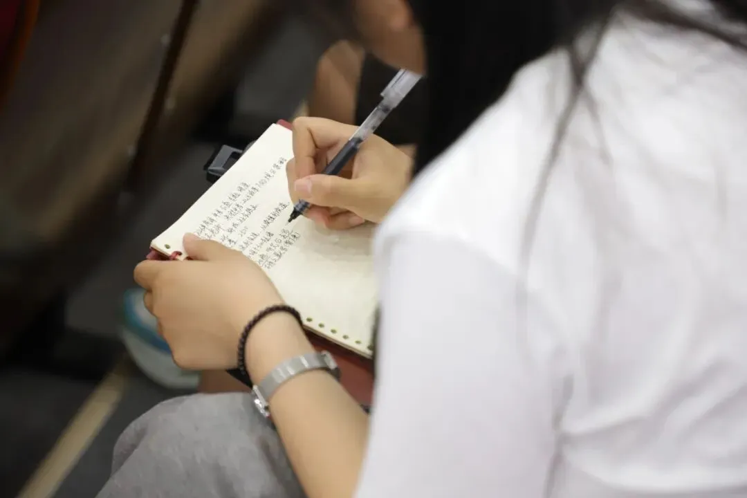 聚焦中考备考,赋能莘莘学子——菏泽日报新媒体中心主办的中考公益讲座首场报告会在苏菏高级中学顺利举行-第23张图片-四季读书网