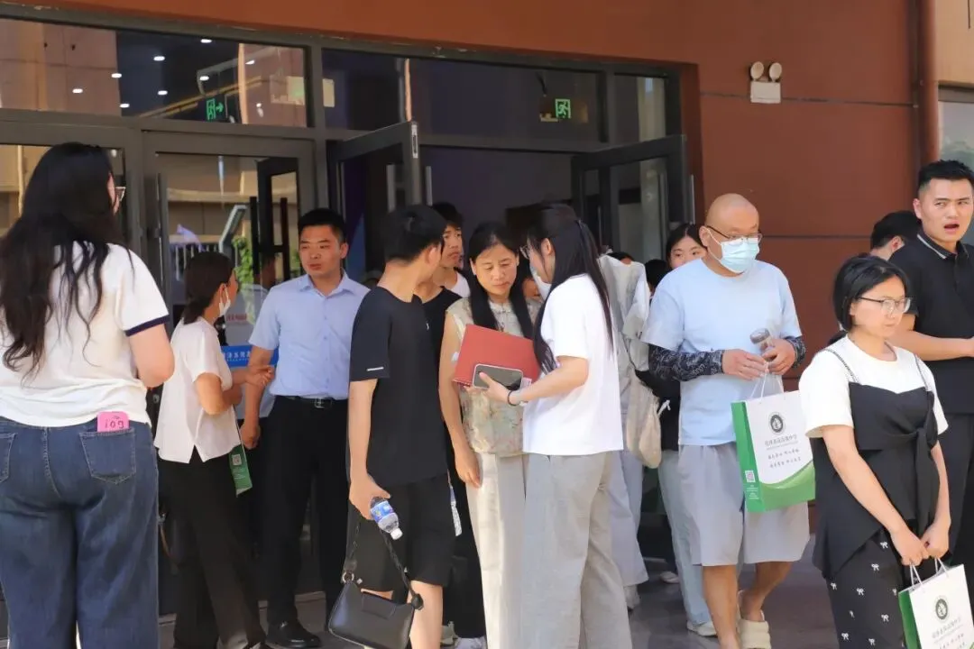 聚焦中考备考,赋能莘莘学子——菏泽日报新媒体中心主办的中考公益讲座首场报告会在苏菏高级中学顺利举行-第26张图片-四季读书网