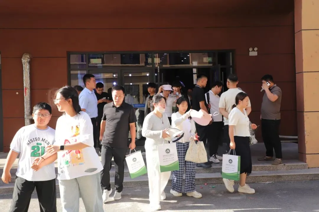 聚焦中考备考,赋能莘莘学子——菏泽日报新媒体中心主办的中考公益讲座首场报告会在苏菏高级中学顺利举行-第27张图片-四季读书网