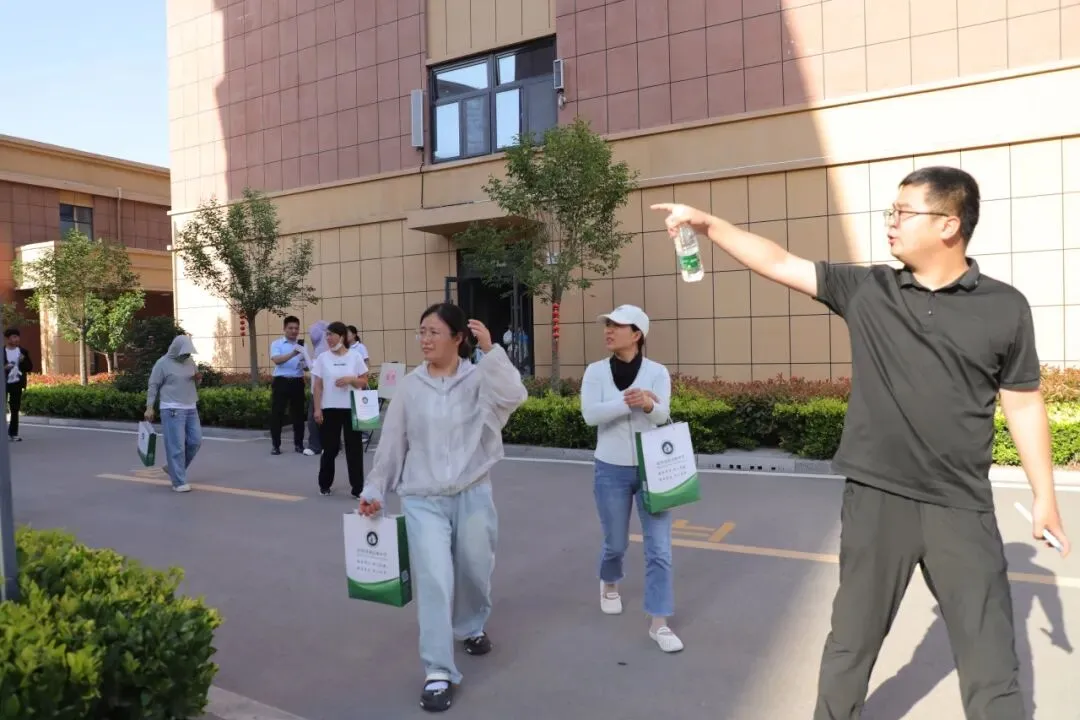 聚焦中考备考,赋能莘莘学子——菏泽日报新媒体中心主办的中考公益讲座首场报告会在苏菏高级中学顺利举行-第30张图片-四季读书网