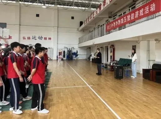 减压聚力,逐梦中考——初三年级趣味减压活动圆满举行-第2张图片-四季读书网
