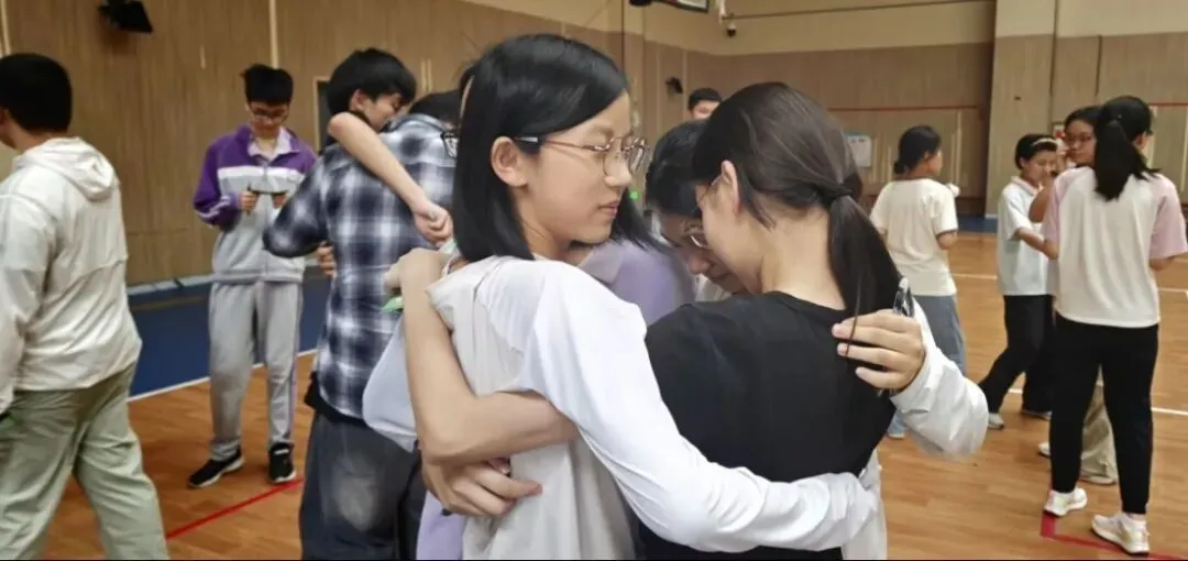 “轻装上阵,笑迎中考”减压游园活动-第18张图片-四季读书网