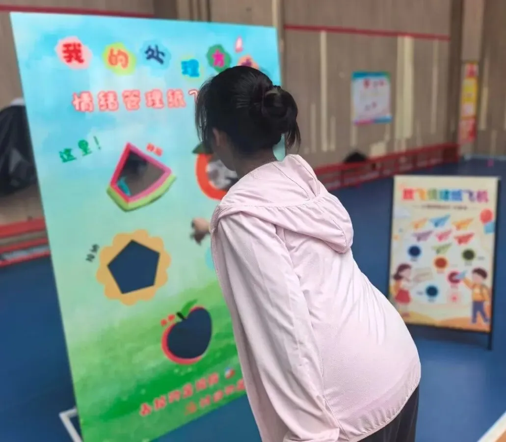 “轻装上阵,笑迎中考”减压游园活动-第24张图片-四季读书网