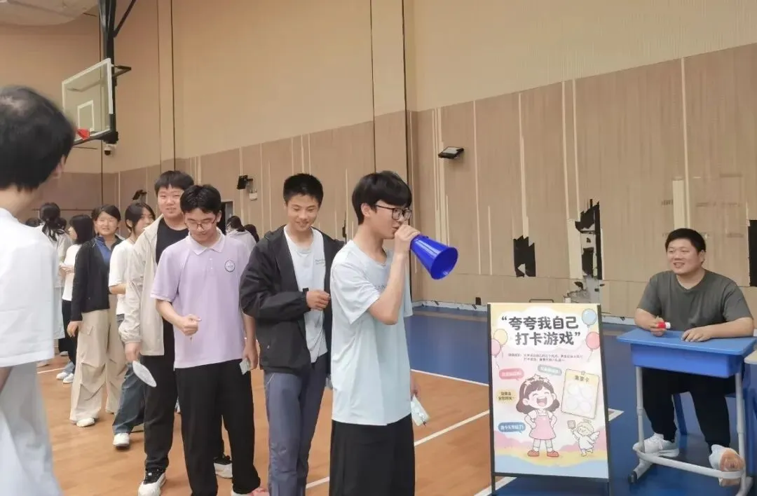 “轻装上阵,笑迎中考”减压游园活动-第29张图片-四季读书网