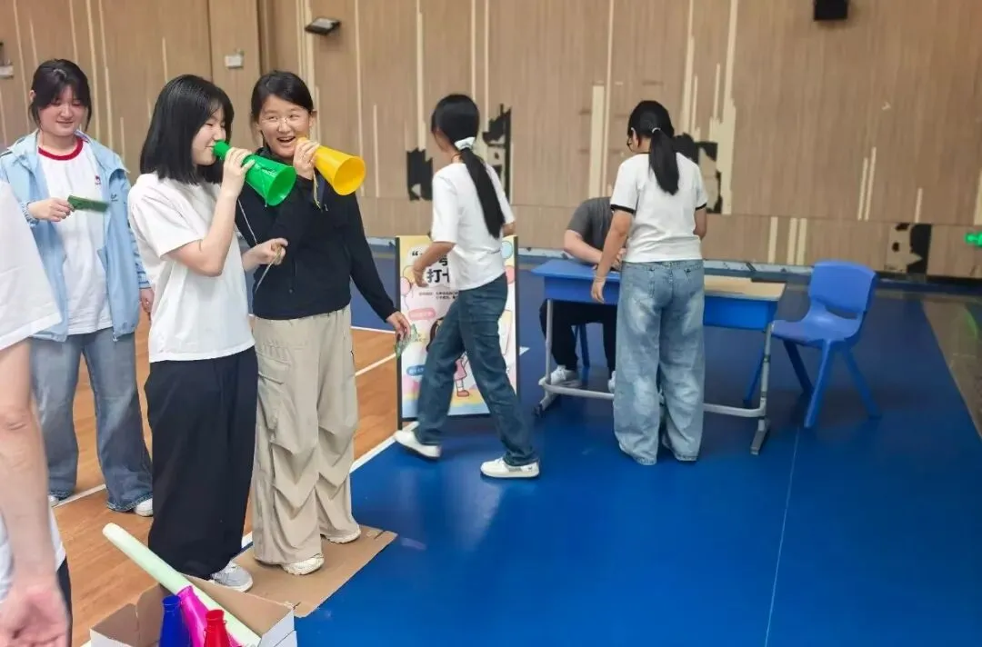 “轻装上阵,笑迎中考”减压游园活动-第36张图片-四季读书网