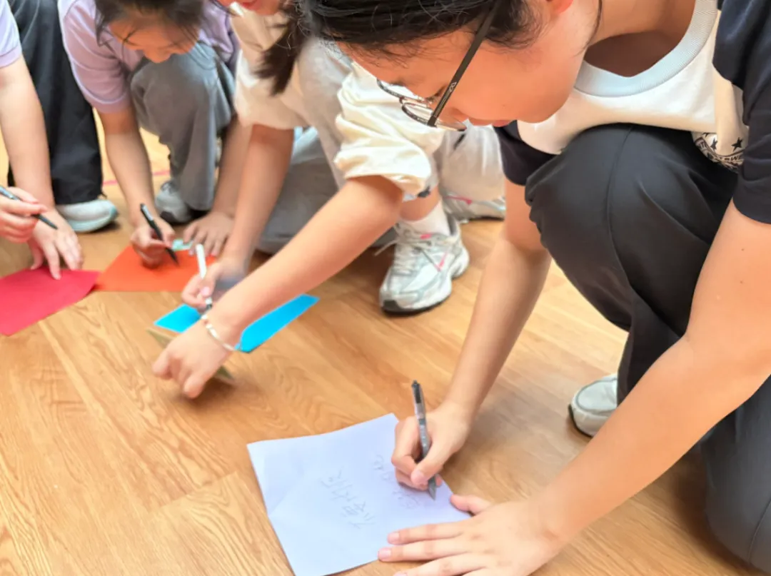 “轻装上阵,笑迎中考”减压游园活动-第41张图片-四季读书网