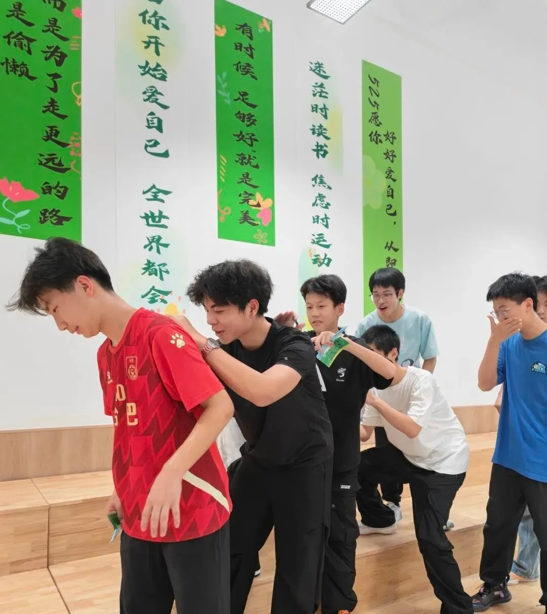 “轻装上阵,笑迎中考”减压游园活动-第44张图片-四季读书网
