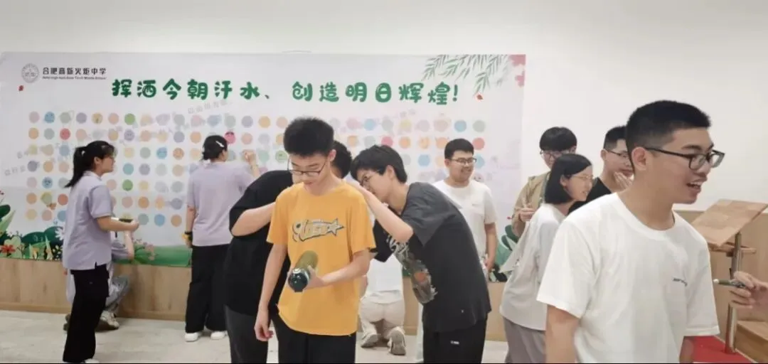 “轻装上阵,笑迎中考”减压游园活动-第54张图片-四季读书网