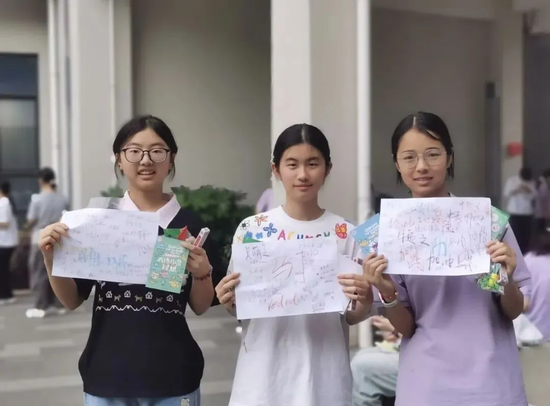 “轻装上阵,笑迎中考”减压游园活动-第58张图片-四季读书网