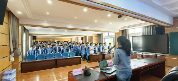 暖心护航中考 赋能青春追梦 | 安顺市第九中学开展中考考前心理减压赋能专题讲座-第10张图片-四季读书网