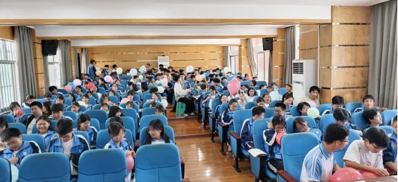 暖心护航中考 赋能青春追梦 | 安顺市第九中学开展中考考前心理减压赋能专题讲座-第12张图片-四季读书网