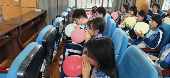 暖心护航中考 赋能青春追梦 | 安顺市第九中学开展中考考前心理减压赋能专题讲座-第13张图片-四季读书网